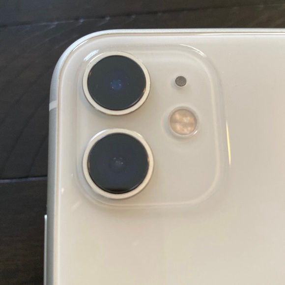 **SOLD**iPhone 11 64gb - Picture 4 of 9